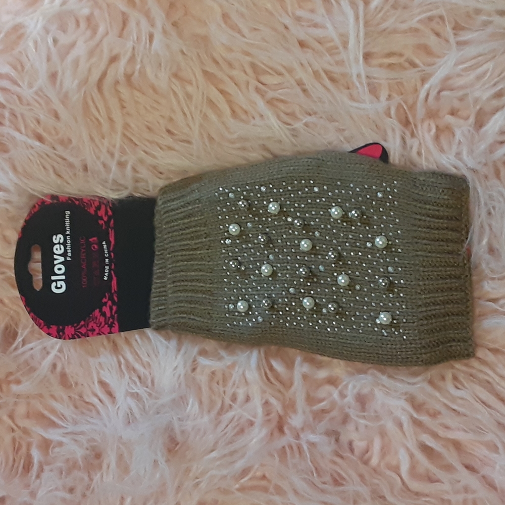 Pearl Gloves